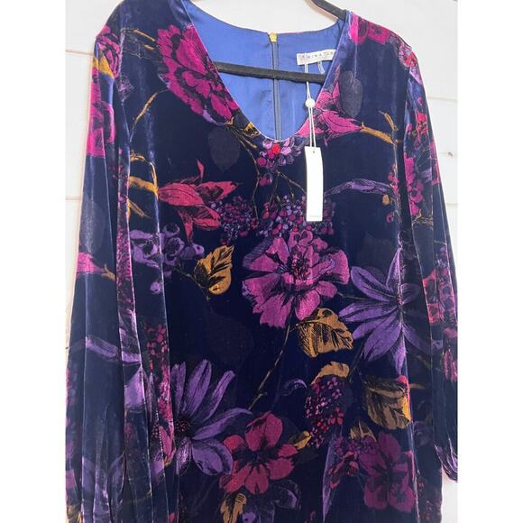 Trina Turk NWT MED Eclaire Dress Velvet Floral Long Sleeve Black w/ Plum Colors - Picture 5 of 5